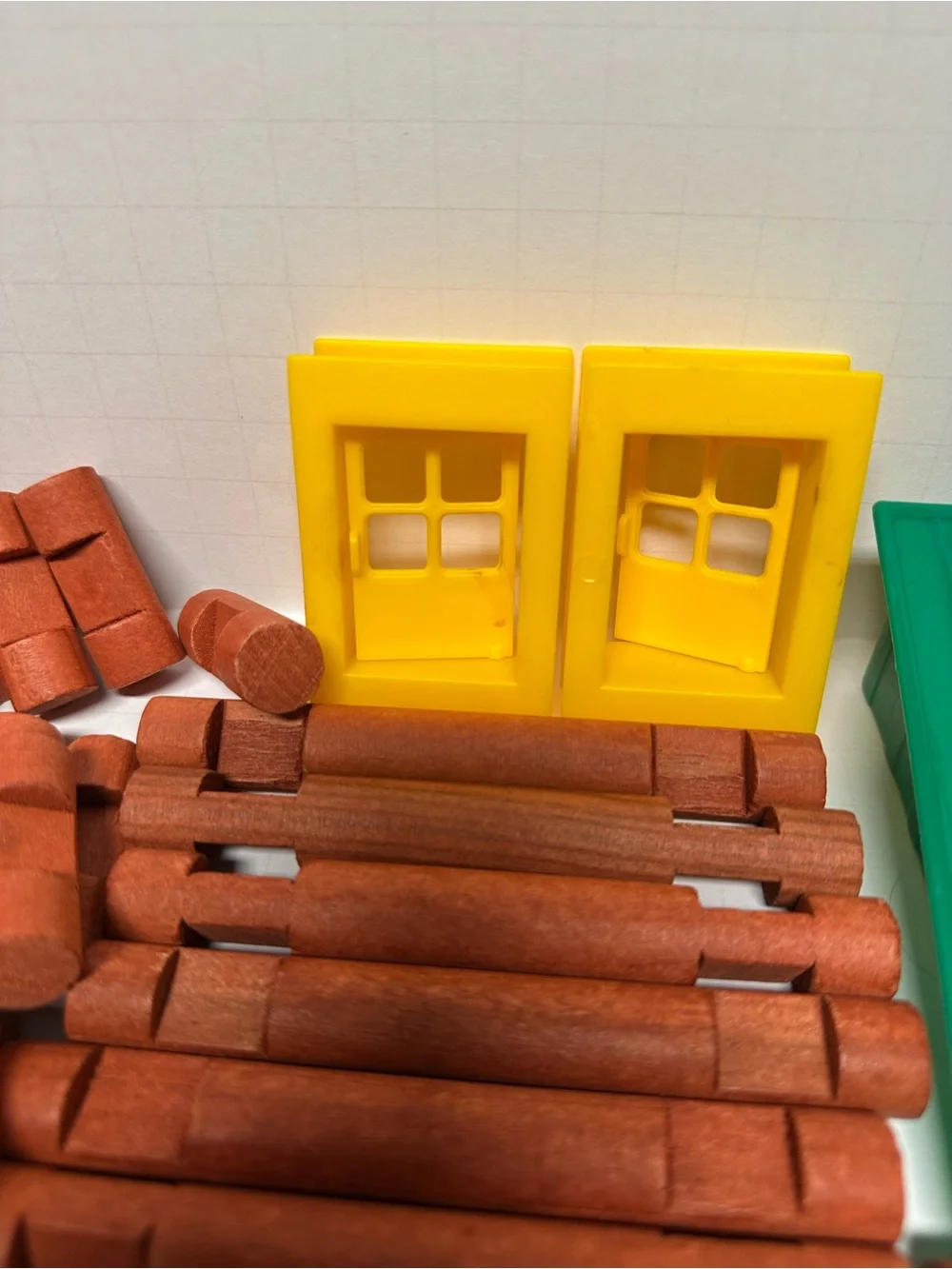 201 Pieces For A Lincoln Log Set, Vintage, 176 Short, 21 Long, 2 Roofs, 2 Doors